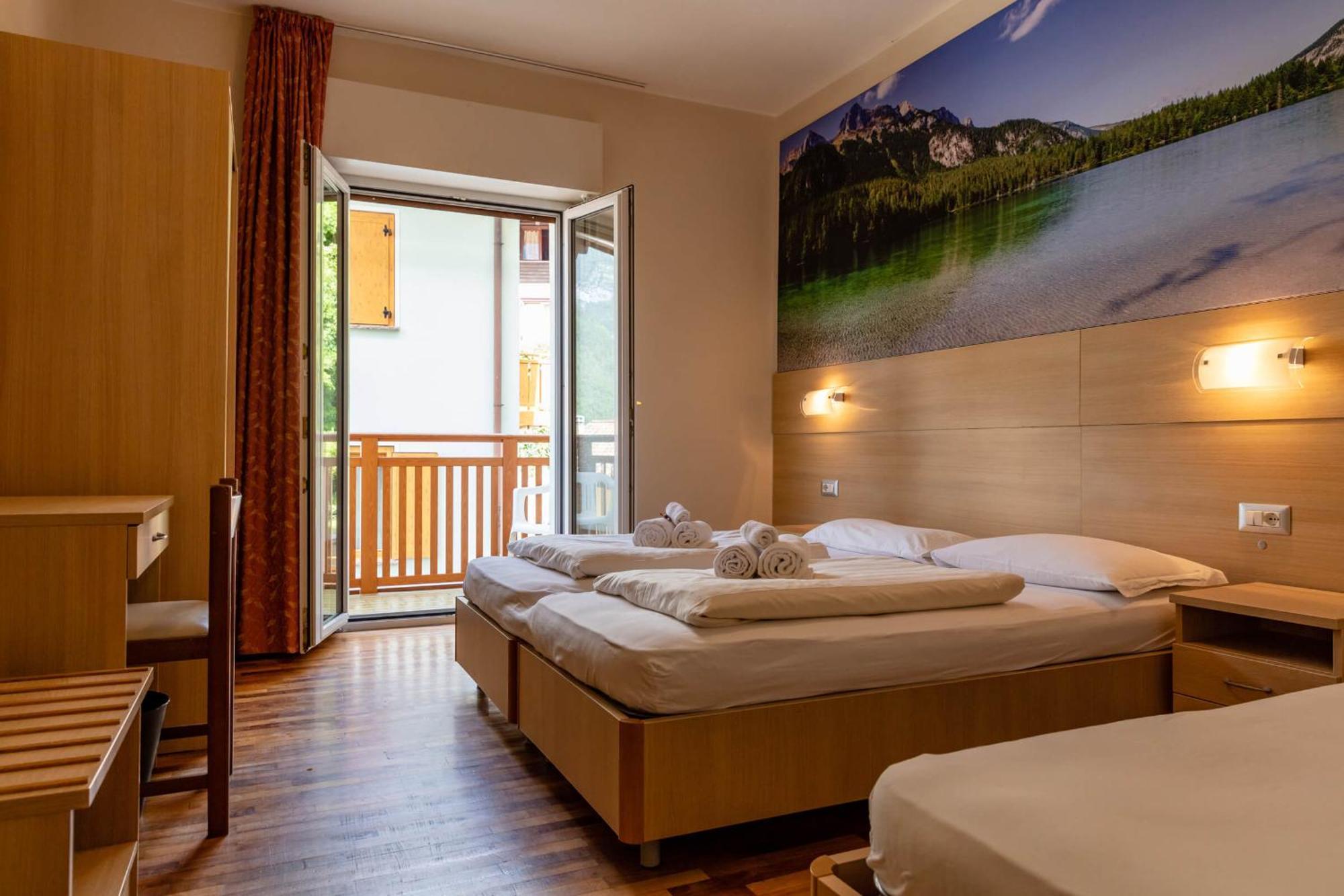 Hotel Lory - Molveno - Dolomiti Bagian luar foto