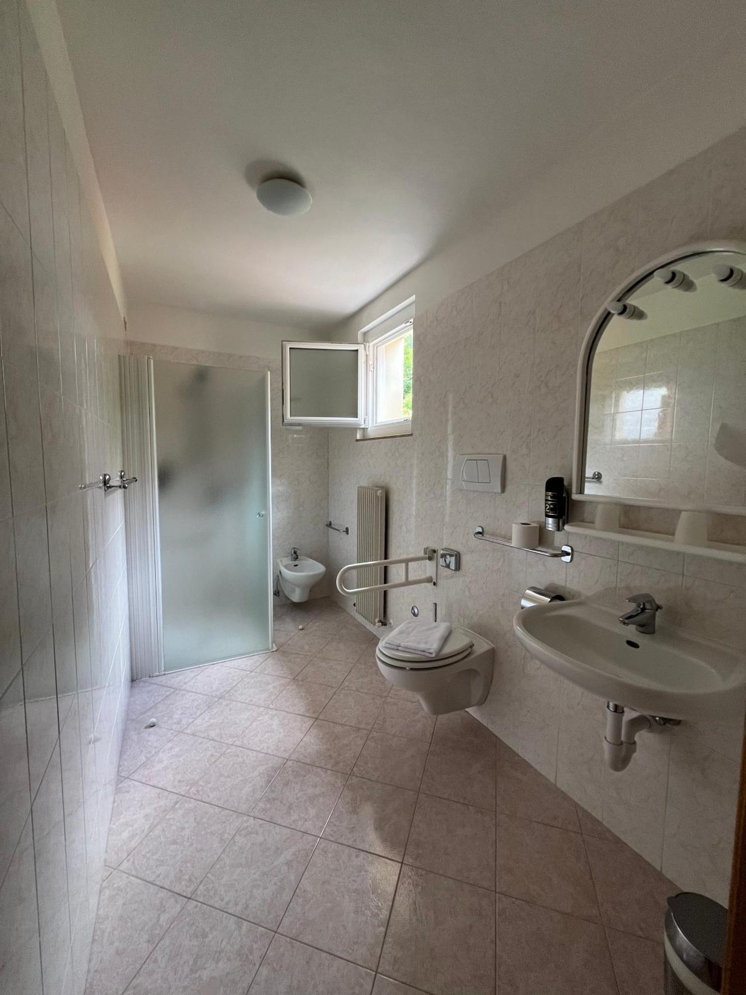 Hotel Lory - Molveno - Dolomiti Bagian luar foto